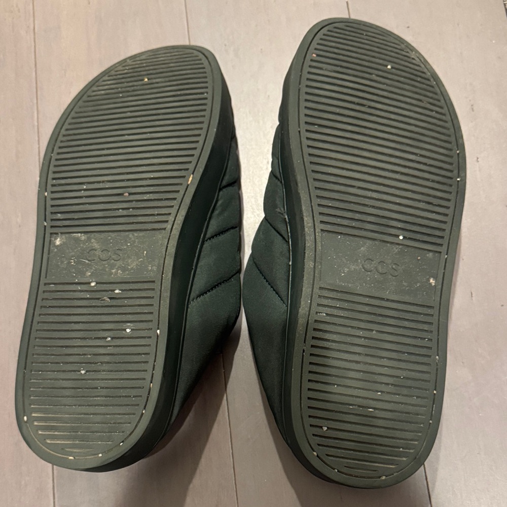 COS Quilted Puffer Mule Sneakers Men’s Size 10 Slip On House Shoes Minimalist - Picture 3 of 4